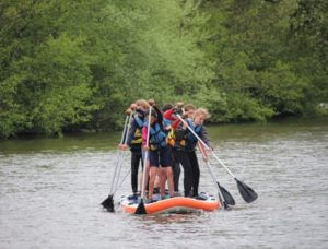 SUP Stand up Paddle géant activité nautique originale rivière Orne Thury Plein Air Thury-Harcourt Suisse Normande